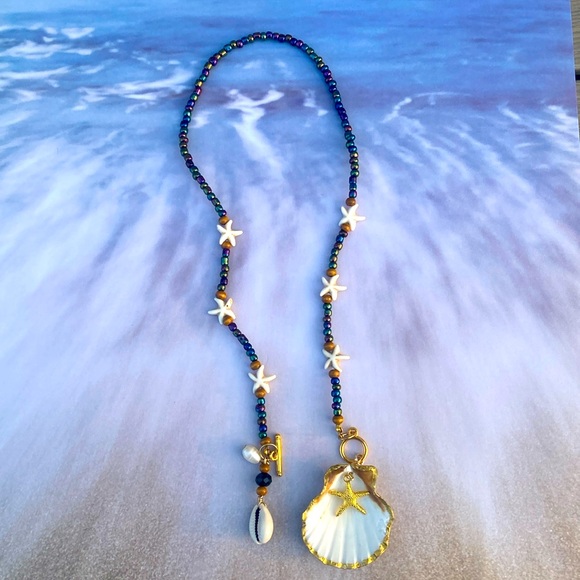 Natural Shell Gilded in Gold Leaf with a Starfish-Freshwater Pearl Boho Necklace - Picture 1 of 8